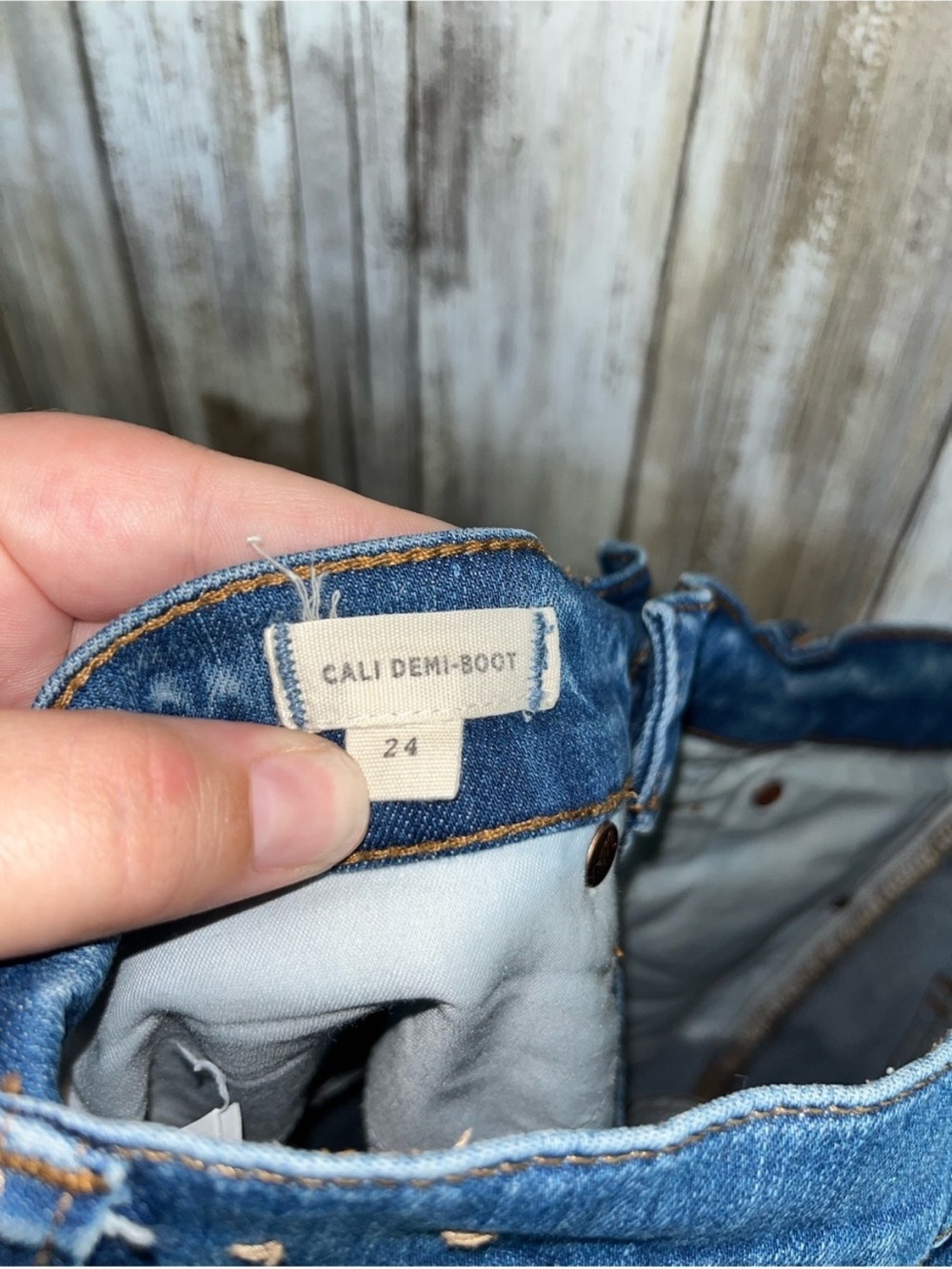 Madewell Cali Demi Boot Jeans 24 Distressed Raw Hem Button Fly Medium Wash - Picture 8 of 9